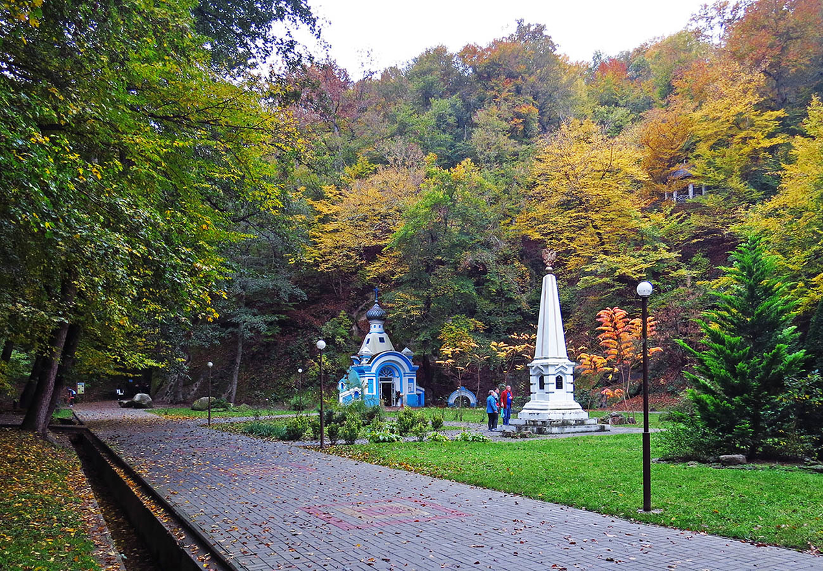 Горячий ключ краснодарский край улицы. Парк горячий ключ Краснодарский край. Курортный парк горячий ключ. Горячий ключ Санаторный парк. Горячий ключ Краснодарский парк целебный.