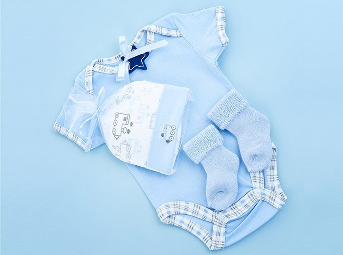 Как пеленать и одевать новорожденного