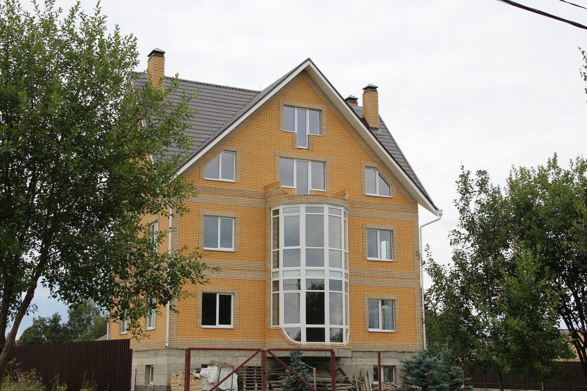 Загородный жилой дом.