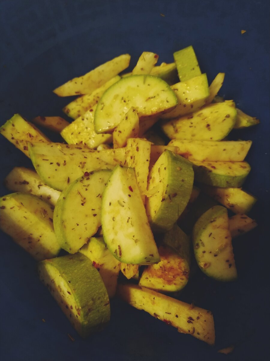 Овощи маринуются для гарнира