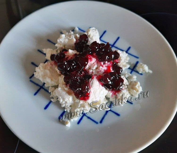 Творог с вареньем