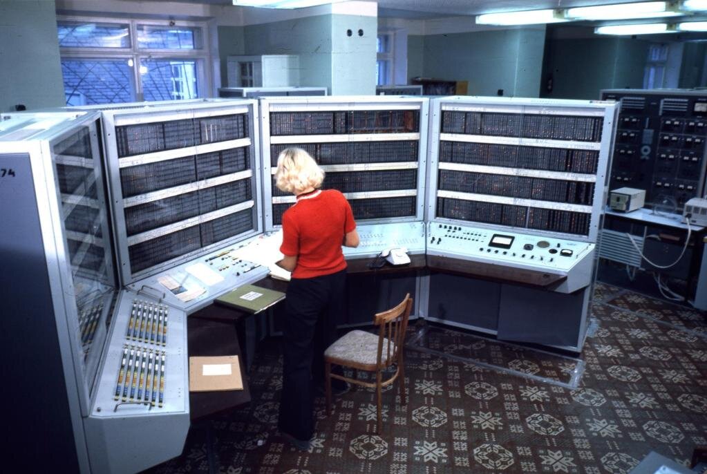 Станция первого поколения. БЭСМ-6 поколение ЭВМ. Второе поколение ЭВМ БЭСМ-6. БЭСМ-6 (1967 год). Электронно-вычислительная машина «БЭСМ-6».