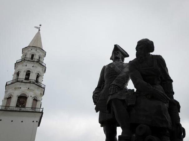 Невьянская башня, памятник Петру I и Никите Демидову. Фото с сайта Культура.рф