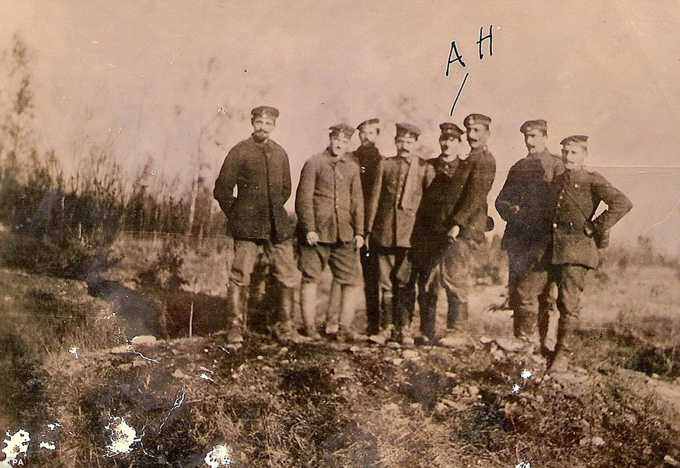 А. Гитлер со своими сослуживцами 