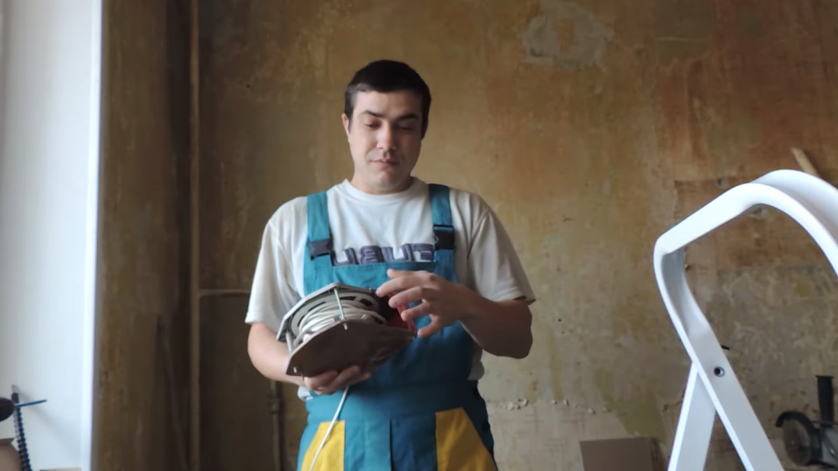 Запчасть от пылесоса.