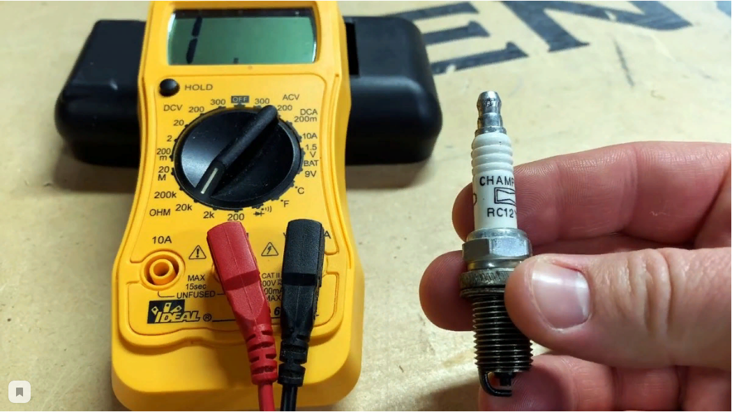 Свеча зажигания и мультиметр