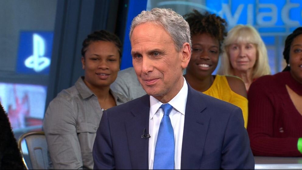 Боб Ротх — один из самых опытных и востребованных учителей медитации в мире. За последние 45 лет, Боб обучил Трансцендентальной Медитации несколько тысяч человек, включая миллиардеров, CEO крупных корпораций, звезд Голливуда, ветеранов, пострадавших на войне, городскую молодежь. В настоящее время он занимает пост CEO благотворительного Фонда Дэвида Линча, который уже предоставил обучение медитации 500 ООО школьников в 35 странах мира, ветеранам войны, пострадавшим от пост-травматического стресса, а так же их семьям, женщинам и детям, пострадавшим от домашнего насилия.