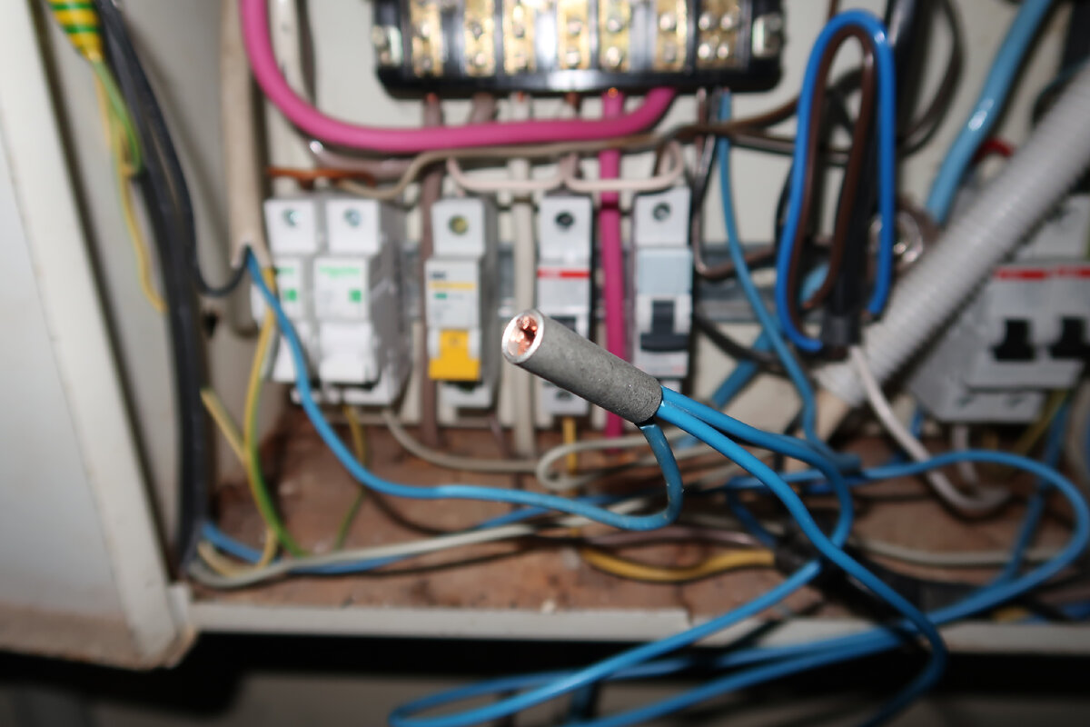 Гильза забита, осталось только опрессовать. 