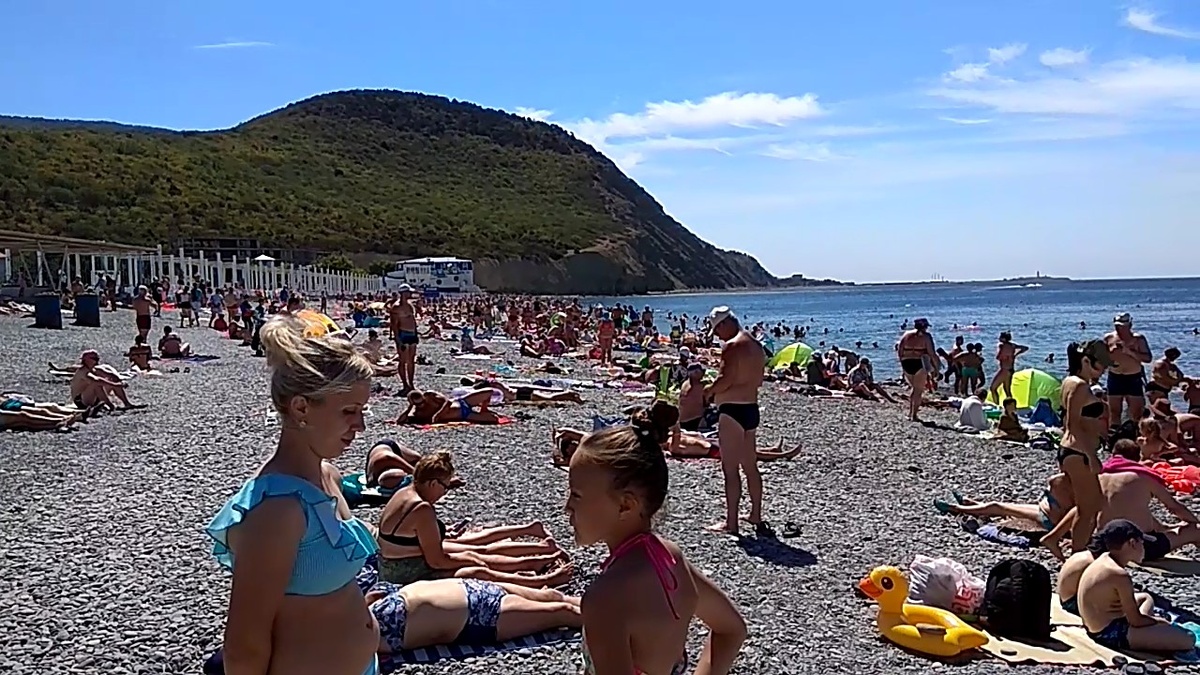 Галечный пляж в Сукко