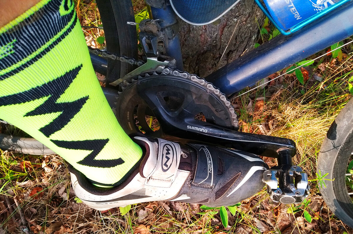 особенно стильно, когда туфли и носки от одной фирмы ))