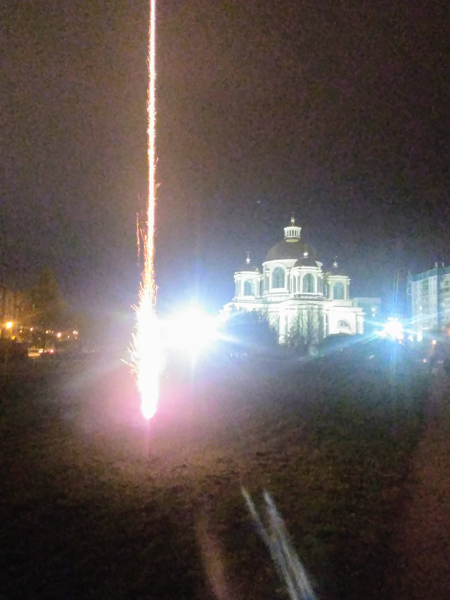 А это был салют в его честь