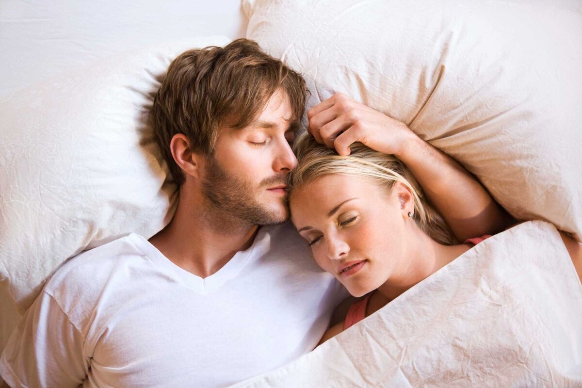 Почему супругам нужно спать вместе, фото: сток
