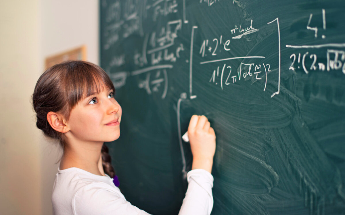 Решение заданий по математике. Источник: istockphoto.com/ru