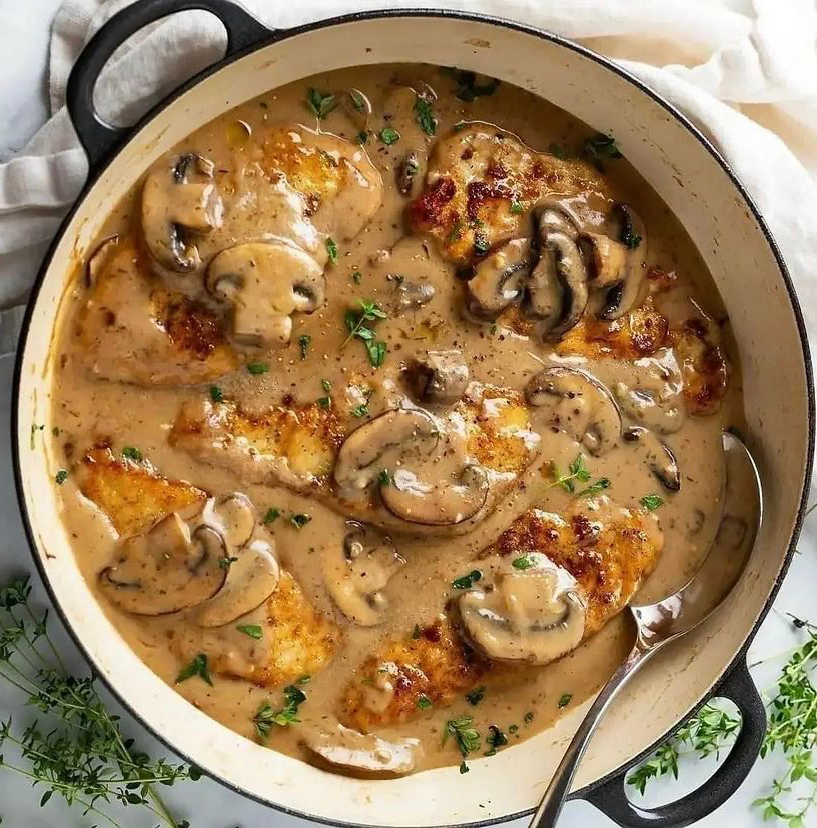 Курица с грибами.