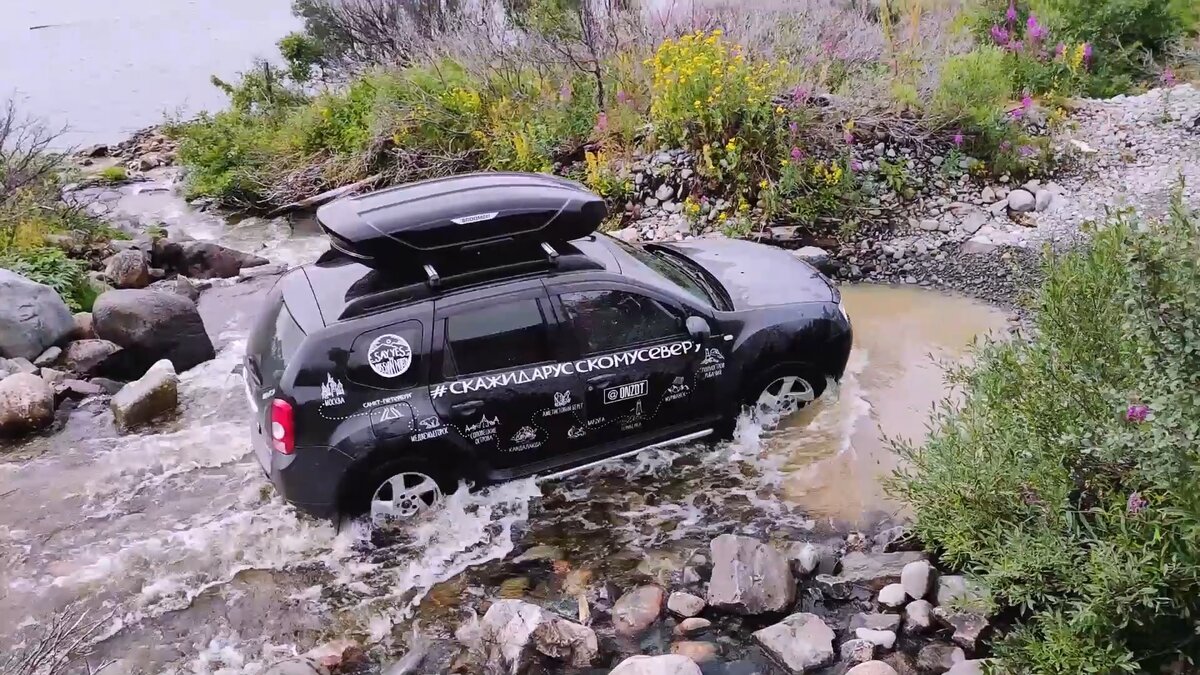 Дастер борется с бездорожьем