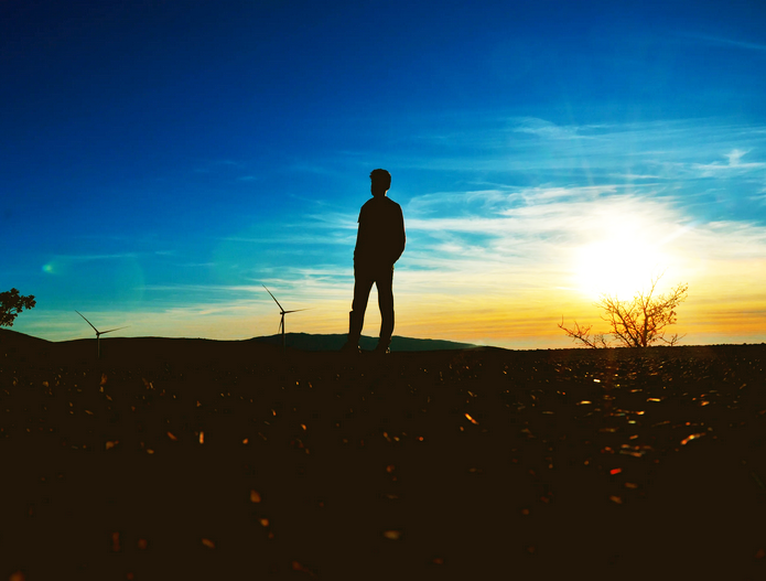 мужчина в поле