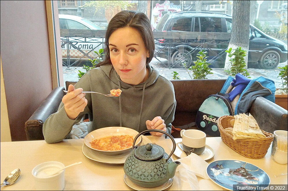 Армения - Зашли в кафе на завтрак - оставили 700 руб