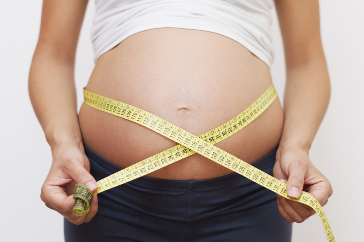 Забеременела с весом. Ожирение у беременных. Лишний вес у беременных. Беременность и лишний вес. Ожирение при беременности.