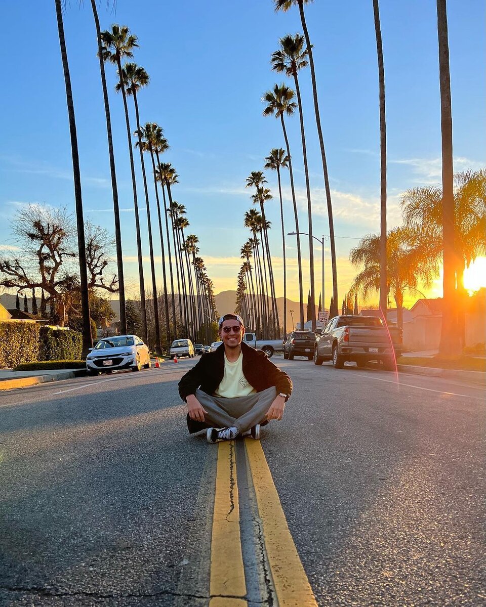 Я тут завис в Лос Анжелесе в компании хороших друзей, хотел на пару дней, получилось на неделю’ 