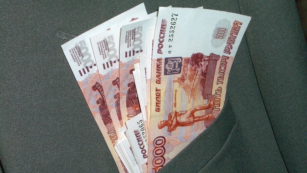 Судебные приставы не со всех счетов могут снимать средства должника. Фото: Flickr 