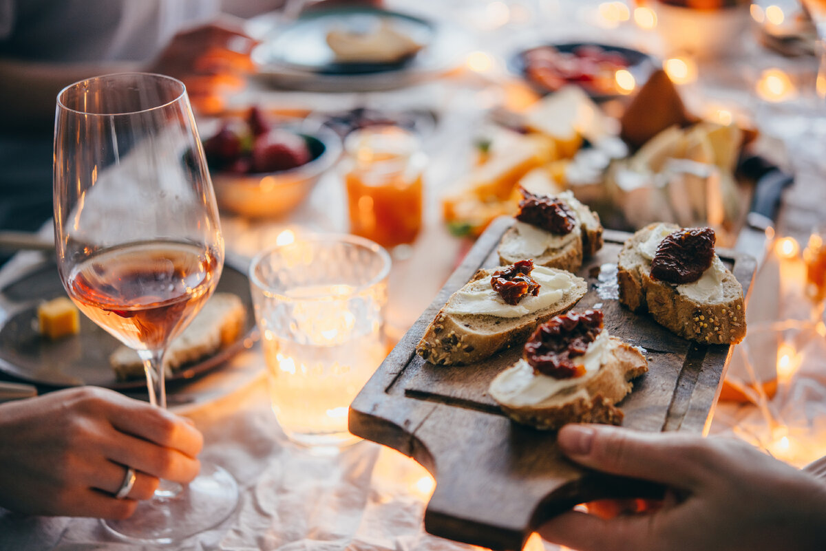 Французский шик: как организовать званый ужин в парижском стиле? | Marie  Claire Russia | Дзен