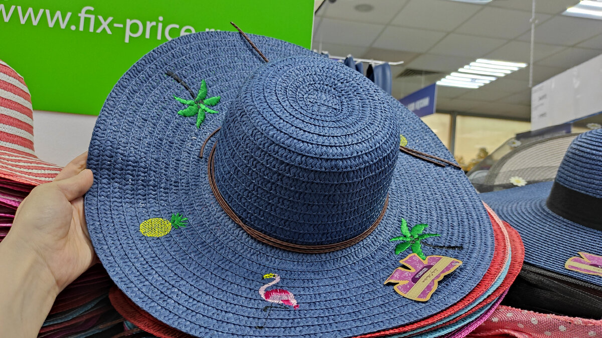 Шляпа женская, в ассортименте. Обхват головы: 58 см. Материал: бумага, полиэстер. Цена: 249 р.