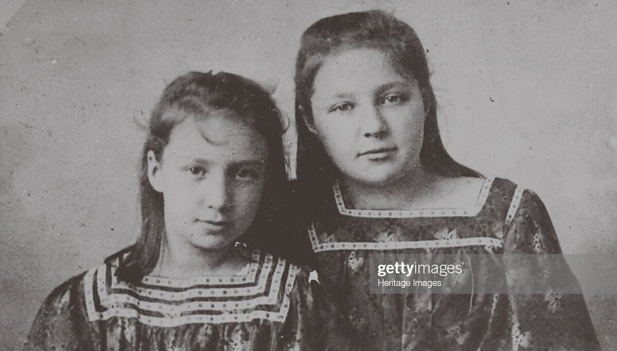 Анастасия (слева) и Марина Цветаевы