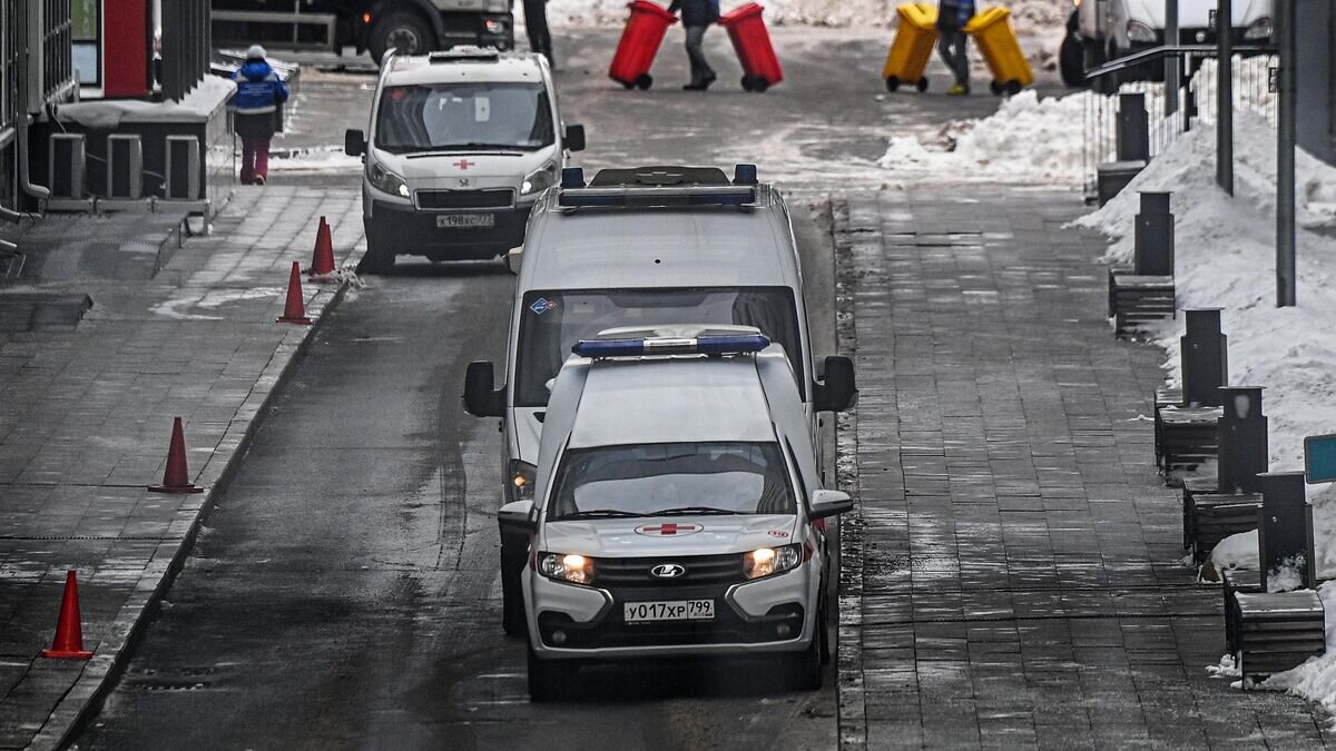    Автомобили скорой помощи на территории карантинного центра в Коммунарке© РИА Новости / Евгений Одиноков