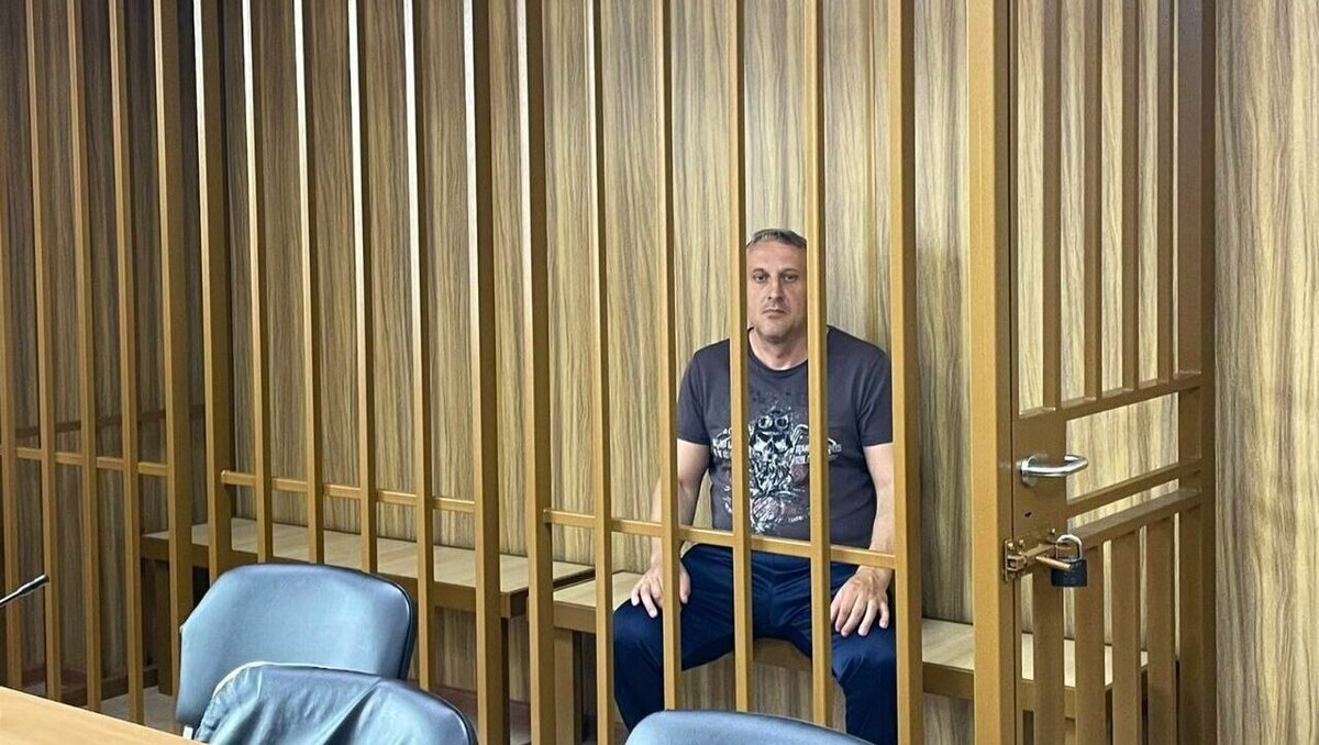     В Тюмени не стали оставлять под домашним арестом директора ООО «Ветеран» Андрея Измоденова. Об этом сообщает пресс-служба областной судебной системы.