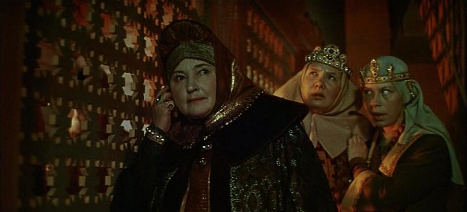 Мы не подслушиваем, мы мимо стоим))