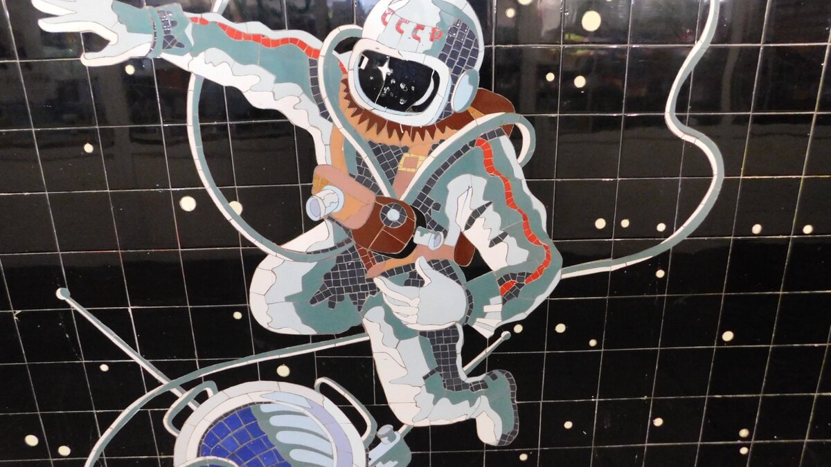     В центре Ростова для перехода с мозаикой на перекрестке проспекта Кировского и улицы Большой Садовой установили охранную зону ОКН, об этом сообщили на портале донского правительства.