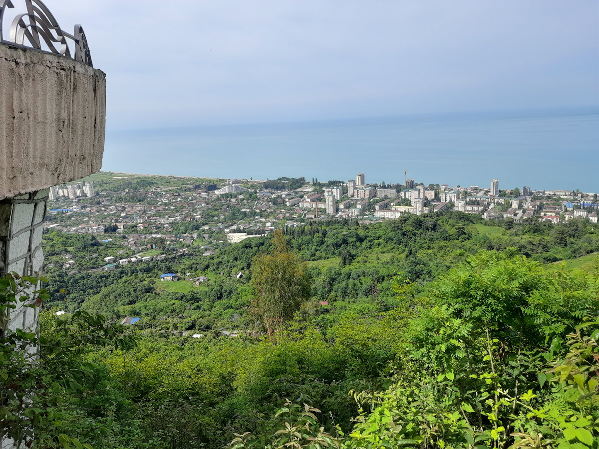 пляж в старой гагре