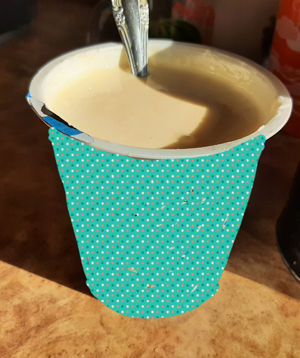 Сметана ,смешенная с яйцами.