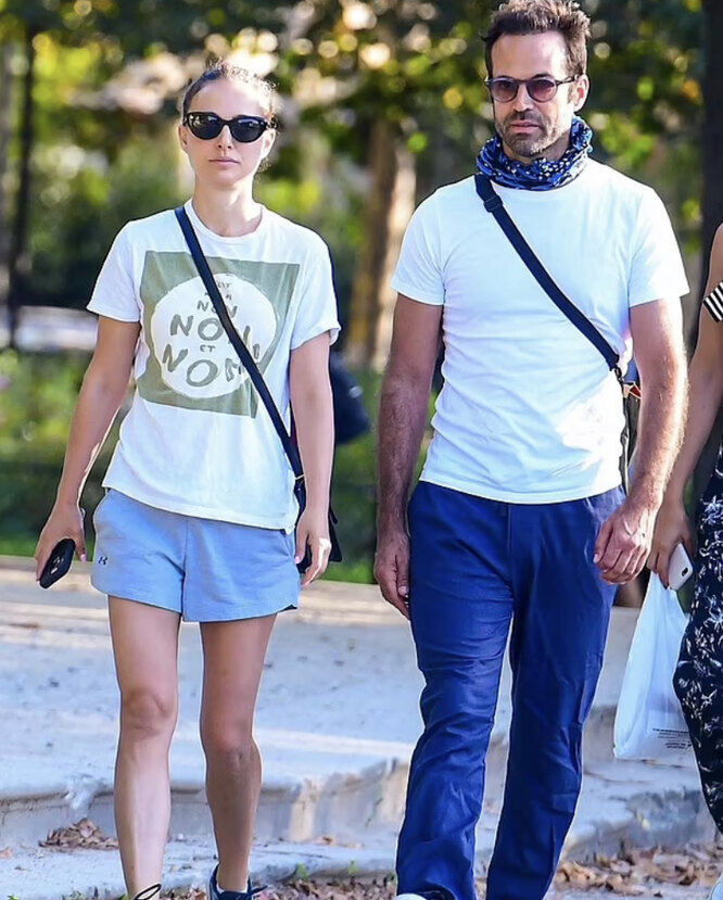 Натали Портман и Бенжамен Мильпье на прогулке в Париже Соцсети