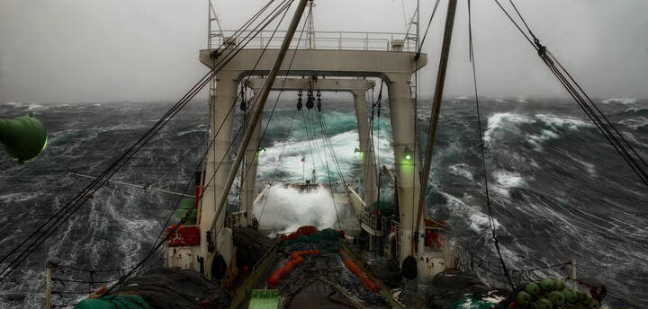 Шторм в Беринговом море