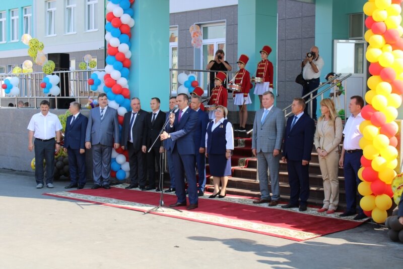 Из ЯК. http://zivizd.cap.ru/Photo.aspx?id=299698&page=2&size=20. "Обожаю свою жизнь, но когда до меня доходят слухи обо мне... меня моя жизнь начинает реально завораживать.."