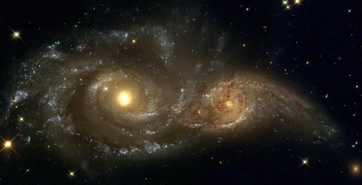 Слияние галактик  NGC 2207 и IC 2163
