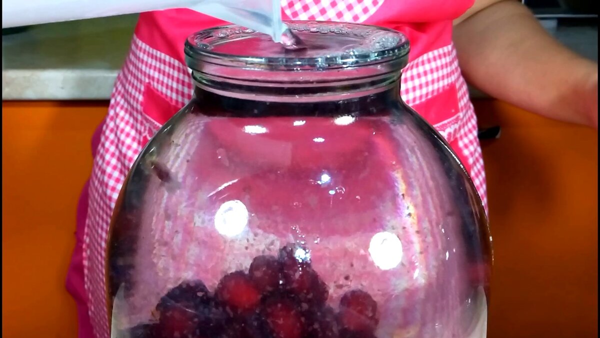 Компот из кизила в кастрюле как варить