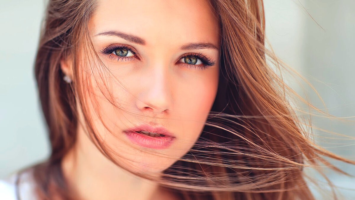 Мы все знаем, что не должны судить людей по их внешности. Более того, чья-то красота ничего не говорит нам о его доброте, надежности или о  личности. Хотя в итоге, внешность влияет на то, как люди взаимодействуют между собой.