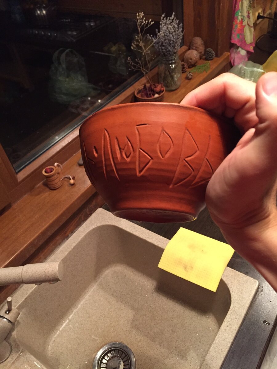 Обратил внимание, что не отслеживаю, в каком состоянии я принимаю пищу. А ведь помните раньше в американских фильмах часто показывали эпизоды, когда перед обедом люди молятся и благодарят за то, что получили. 