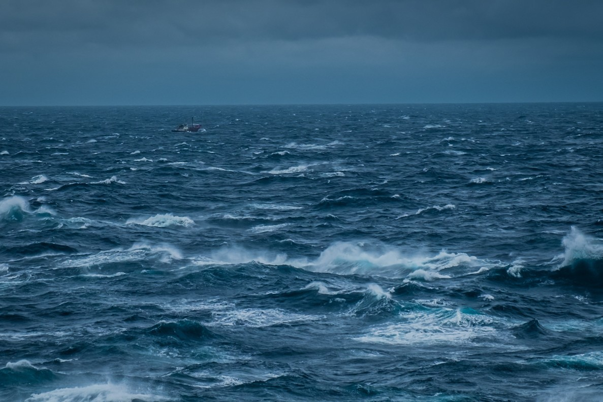 Неспокойное море. Море волнуется. Море шторм. Волнение на море.