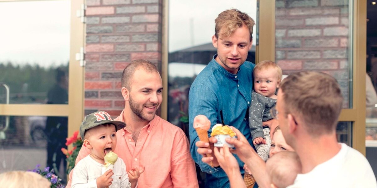 Шведская семья мужское. Семейные отношения в Швеции. Норвежские папы. Шведский мальчик. Норвежский отец.