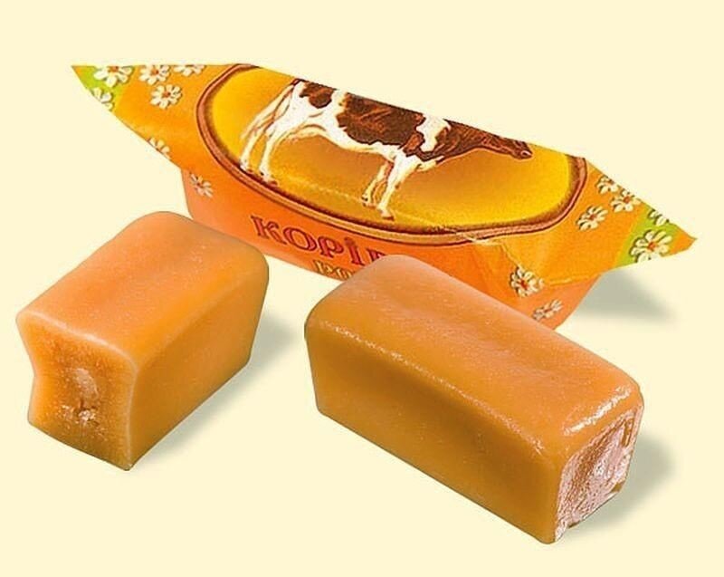 Каждый помнит этот нежный и приятный сладкий вкус конфет «Коровка» — любимых сладостей детства. К сожалению, состав магазинных конфет уже совсем не тот и ими своих детей не порадуешь… Но не стоит отчаиваться, ведь мы знаем как приготовить конфеты «Коровка» в домашних условиях