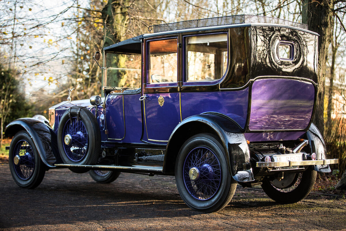 Rolls-Royce Silver Ghost.