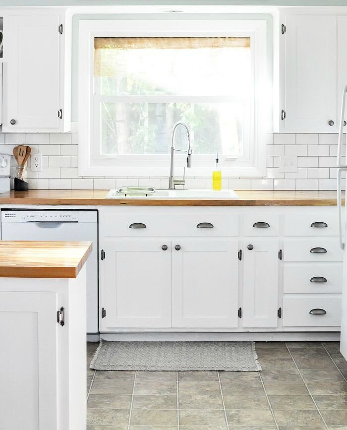 Современная кухня с элементами стиля кантри.