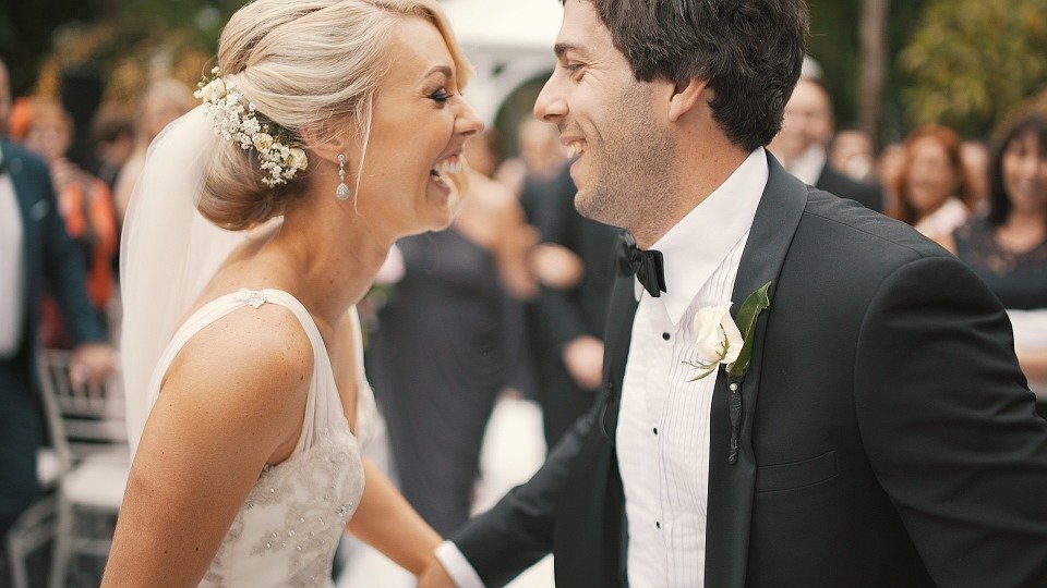 https://cdn.pixabay.com/photo/2015/04/16/11/01/wedding-725432_960_720.jpg