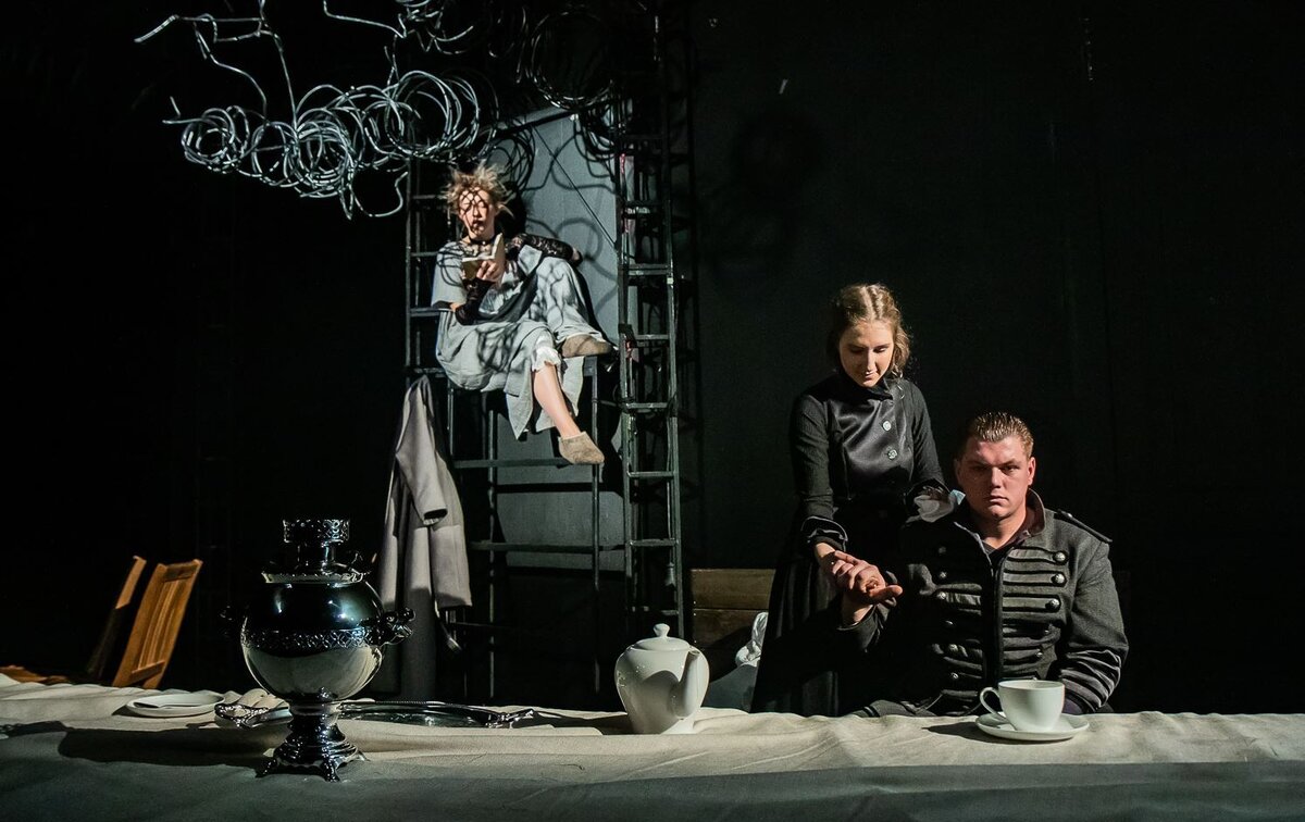 Автор: Виктор Цыплев Фото: Спектакль "Метель" / Предоставлено пресс-службой Российского академического молодежного театра