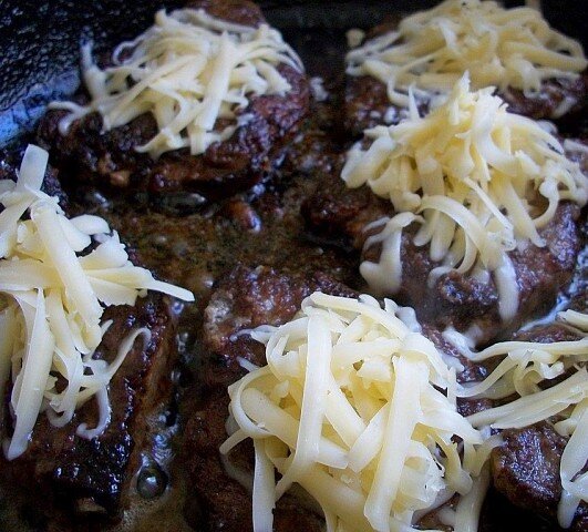 как приготовить вкусные отбивные из печени с сыром