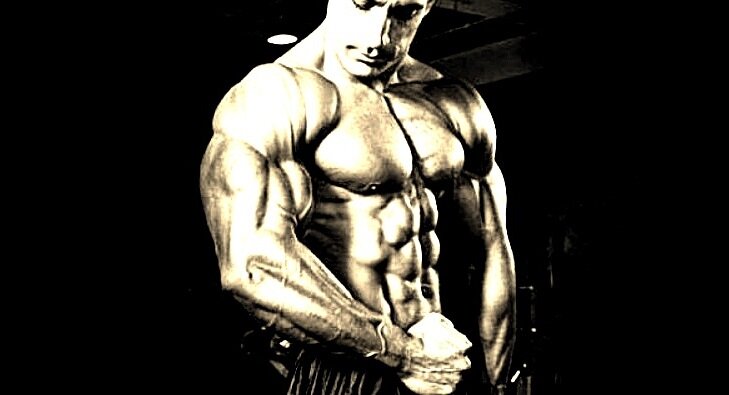 Мускулистое тело атлет