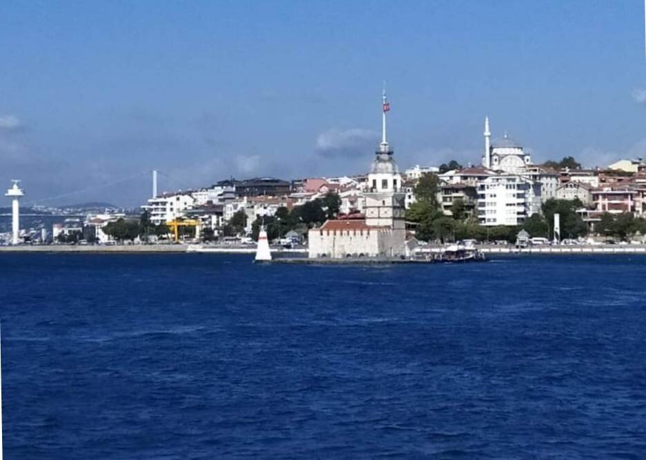 Вид на Девичью башню (Леандрову башню) в Стамбуле. Фото автора статьи